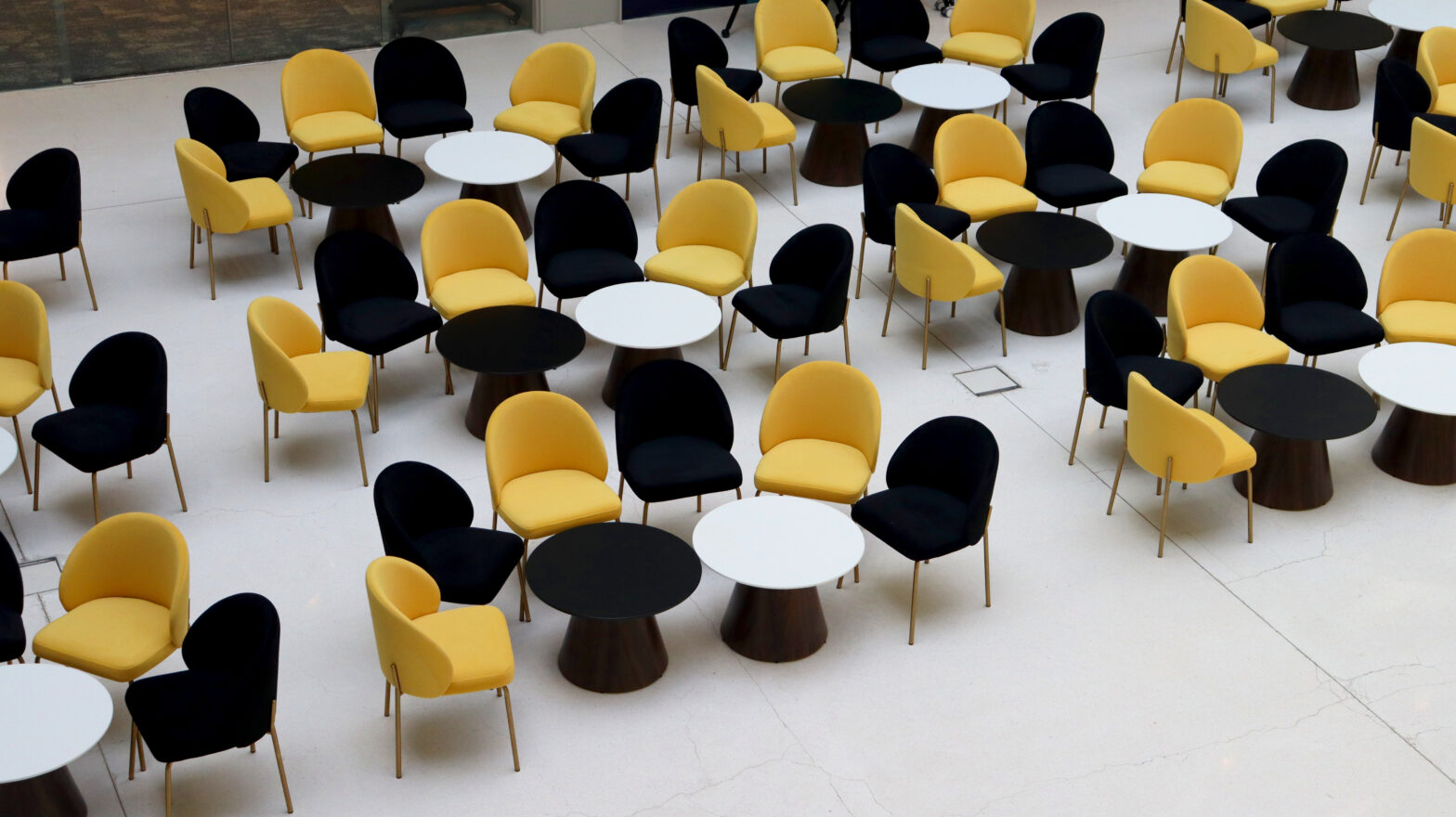 ALURA CHAIR CUSTARD YELLOW ONYX BLACK GOLD LEGS CONIC COFFEE TABLE ROUND BLACK WHITE TOP